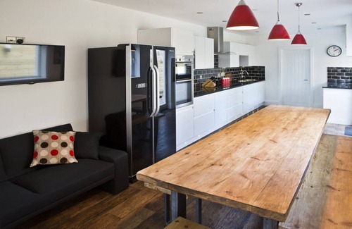 Newquay House | Stunning seaside with cinema room, sea views - ideal for friends and families