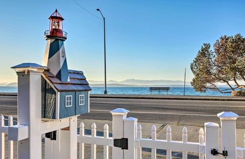 Alki House | Stunning Seattle Home on Alki Beach w/Sound View!