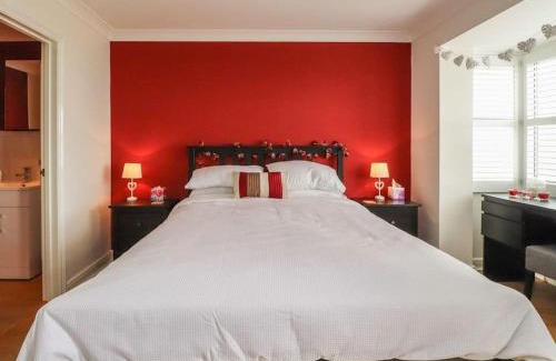 New Romney House | Stunning Seaviews - Beach House - Jacuzzi Bath tub