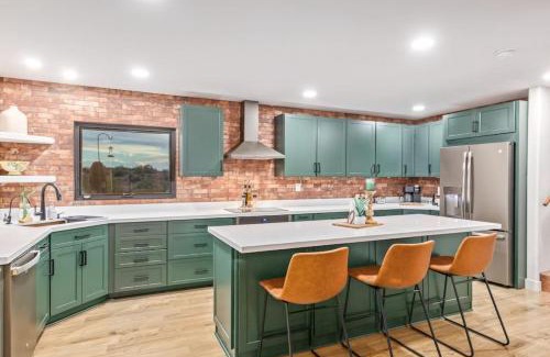 Fort McDowell House | Stunning Secluded Ranch, Sleeps 8, Pool and Jacuzzi
