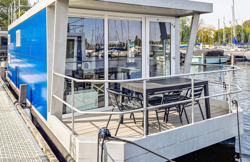 Naarderbos Boat Rental | Stunning ship in Naarden with lake view