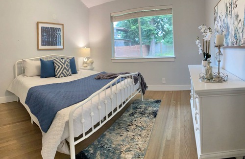 SeaTac House | Stunning Single Level Home w/ Outdoor Spa Jacuzzi!