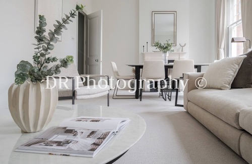 Brompton & Hans Town Apartment | Stunning single-level Knightsbridge - Cadogan Square flat w/lift & garden access