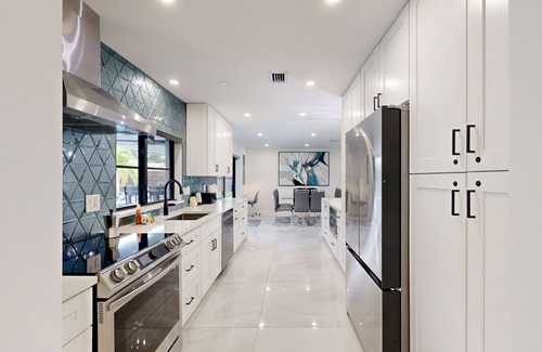 Coral Ridge Isles House | Stunning single level home with, heated pool, kitchen, & fully equipped BBQ area