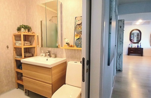 Vallsjobol Cabin | Stunning Sleeps 9 Lakeview Loghome, Spa & Yoga
