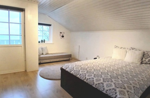 Vallsjobol Cabin | Stunning Sleeps 9 Lakeview Loghome, Spa & Yoga