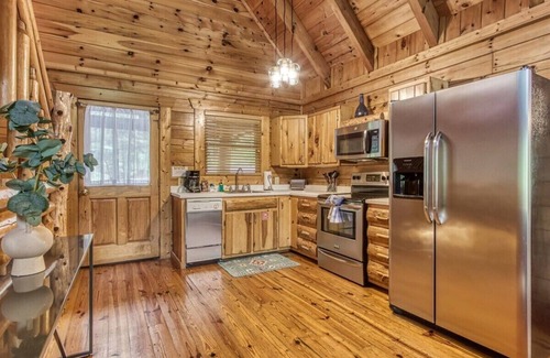 Pigeon Forge House | Stunning Smoky Mountain Cabin Retreat