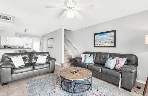 Pensacola Beach Condo | 🏝️Stunning Sound Front Views-Walk2Beach-Pool-2BR Boardwalk D6