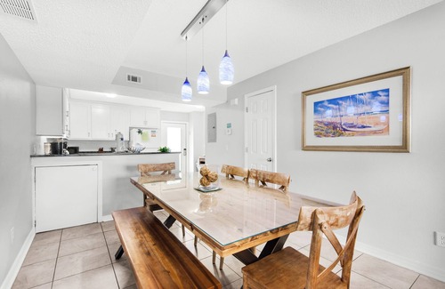 Pensacola Beach Condo | 🏝️Stunning Sound Front Views-Walk2Beach-Pool-2BR Boardwalk D6