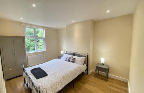 Croham Apartment | Stunning South Croydon Apartment - Relax in Style