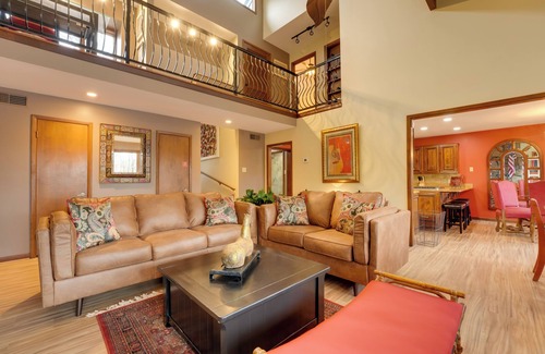 Southaven House | Stunning Southaven Estate: Pool & Spacious Deck!