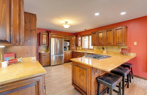 Southaven House | Stunning Southaven Estate: Pool & Spacious Deck!