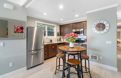 West Queen Anne Apartment | Stunning Space in heart of Queen Anne