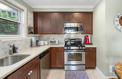 West Queen Anne Apartment | Stunning Space in heart of Queen Anne