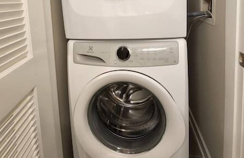 Fairfax Apartment | Stunning & Spacious 1Bd Fairfax, VA Free Parking