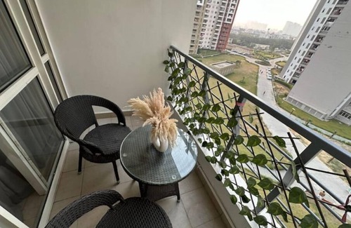 Noida Apartment | Stunning Spacious 3 Bedroom apartment Garden View