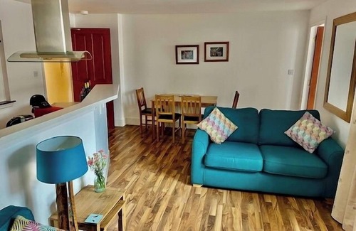 Inverness City Centre Apartment | Stunning spacious Apartment on River Ness