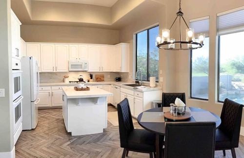 Glen Eagle House | STUNNING & SPACIOUS Golf Course Paradise | 🔥Pool | Balcony view | BBQ | Fire pit