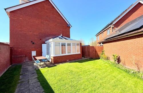 Staple Hill House | Stunning Spacious House with Karaoke & Ping Pong!