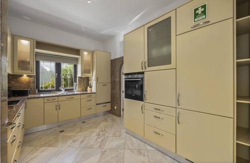 Albufeira Villa | Stunning Spacious Villa with beautiful sea views