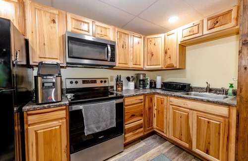 Ingles House | Stunning Spot on Claytor Lake! Private, 2BS5