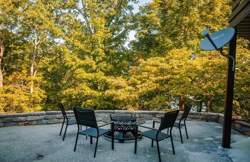 Ingles House | Stunning Spot on Claytor Lake! Private, 2BS5