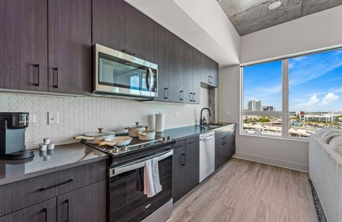 Channel District Apartment | Stunning Studio | New and Luxury | Free Parking!
