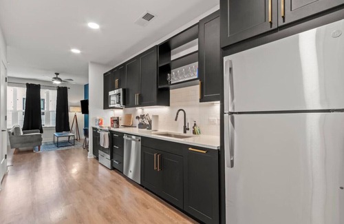 North Hyde Park Apartment | Stunning Studio | Pool & Gym | Raymond James!