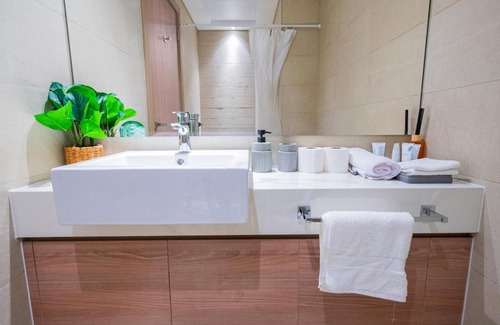 Nad Al Sheba Apartment | Stunning Studio with Swimming Pool View