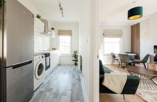Askew Apartment | Stunning & Stylish 2 Bed Flat in West London