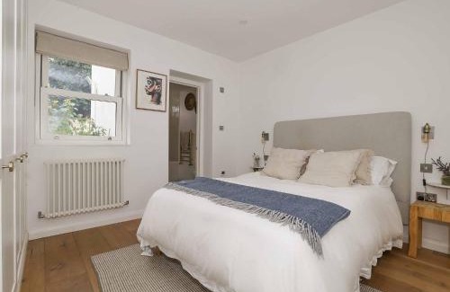 Twickenham Riverside House | Stunning stylish flat near Richmond Bridge Pass the Keys