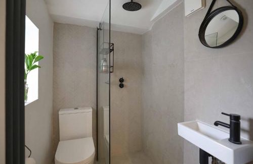 Twickenham Riverside House | Stunning stylish flat near Richmond Bridge Pass the Keys