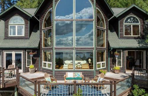 Eastsound House | Stunning Sunsets, Luxe Lodging, Sauna And Spa