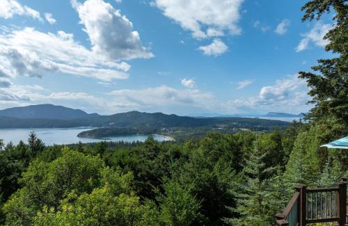 Eastsound House | Stunning Sunsets, Luxe Lodging, Sauna And Spa
