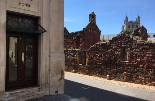Exeter Apartment | Stunning super central Exeter apartment just 100m from the cathedral
