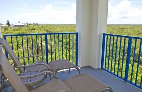 New Smyrna Beach Condo | Stunning three bedroom condo across the street from awesome beach; all amenities