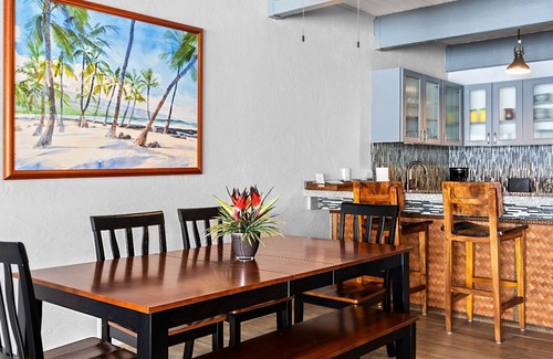 Kailua-Kona Condo | 🏖️Stunning Top Floor Ocean Front Condo | AC & WIFI