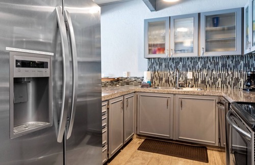 Kailua-Kona Condo | 🏖️Stunning Top Floor Ocean Front Condo | AC & WIFI