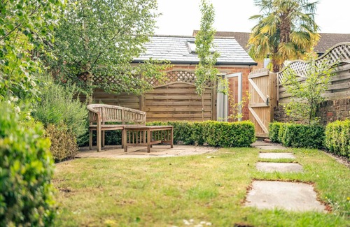 Cheltenham House | Stunning Townhouse & Annexe in Central Cheltenham