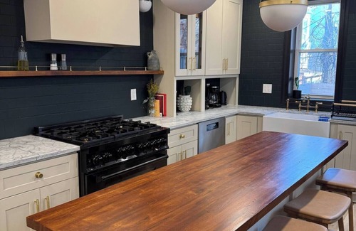 Brewerytown House | Stunning townhouse in Philadelphia with historical charm in Fairmount!