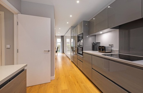 Northcote House | Stunning Townhouse XII - Cosy but spacious home from home stays, all in one.