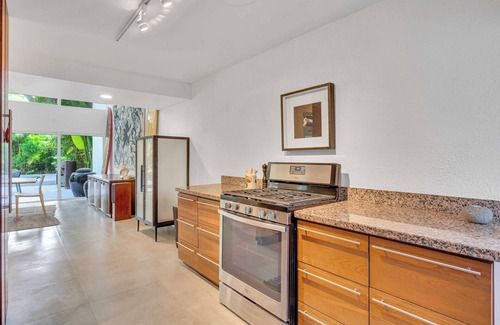 Northeast Coconut Grove House | Stunning Tropical Pool House In Miami Coconut Grove - 10min Brickell