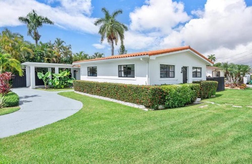 Miami Shores Villa | Stunning Tropical Villa - 4BR with private pool