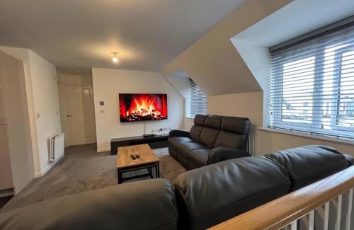 Patchway Apartment | Stunning Two-Bedroom Apartment at A3REE, Free Parking, near Cribbs Causeway Mall