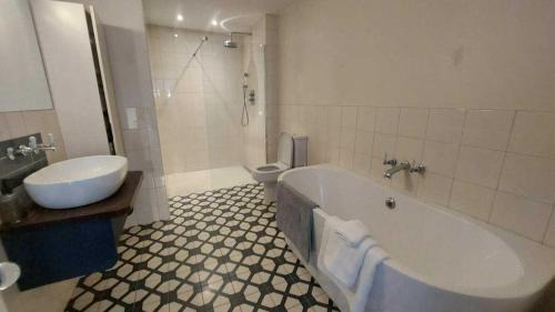 Howth House | Stunning Unique & Elegantly Refurbed Seafront 2BD