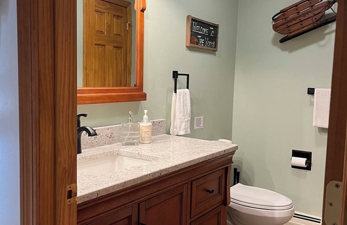 North Woodstock Resort | Stunning updated studio located in the heart of the White Mountains.
