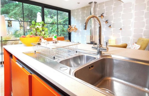 Crofton Park House | Stunning Urban Retreat with Private Garden