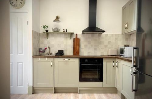 Queen's Park Apartment | Stunning Urban Retreat in the heart of London