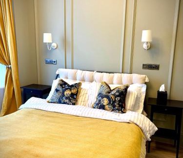 Queen's Park Apartment | Stunning Urban Retreat in the heart of London