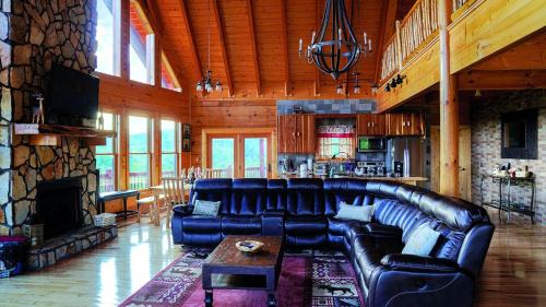 Dobson House | Stunning Vacation Rental for Unforgettable Family Glamping Trips in the Blue Ridge Mountains, North Carolina